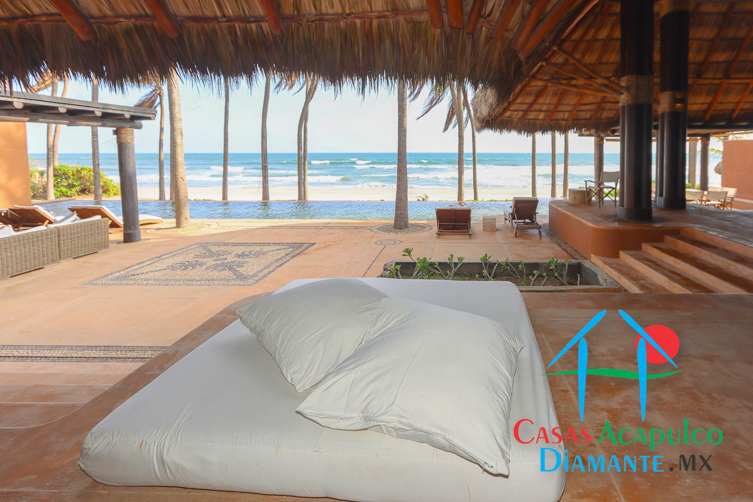 Tres Vidas Casa Mía - Sala de alberca, tumbonas y camastros 4